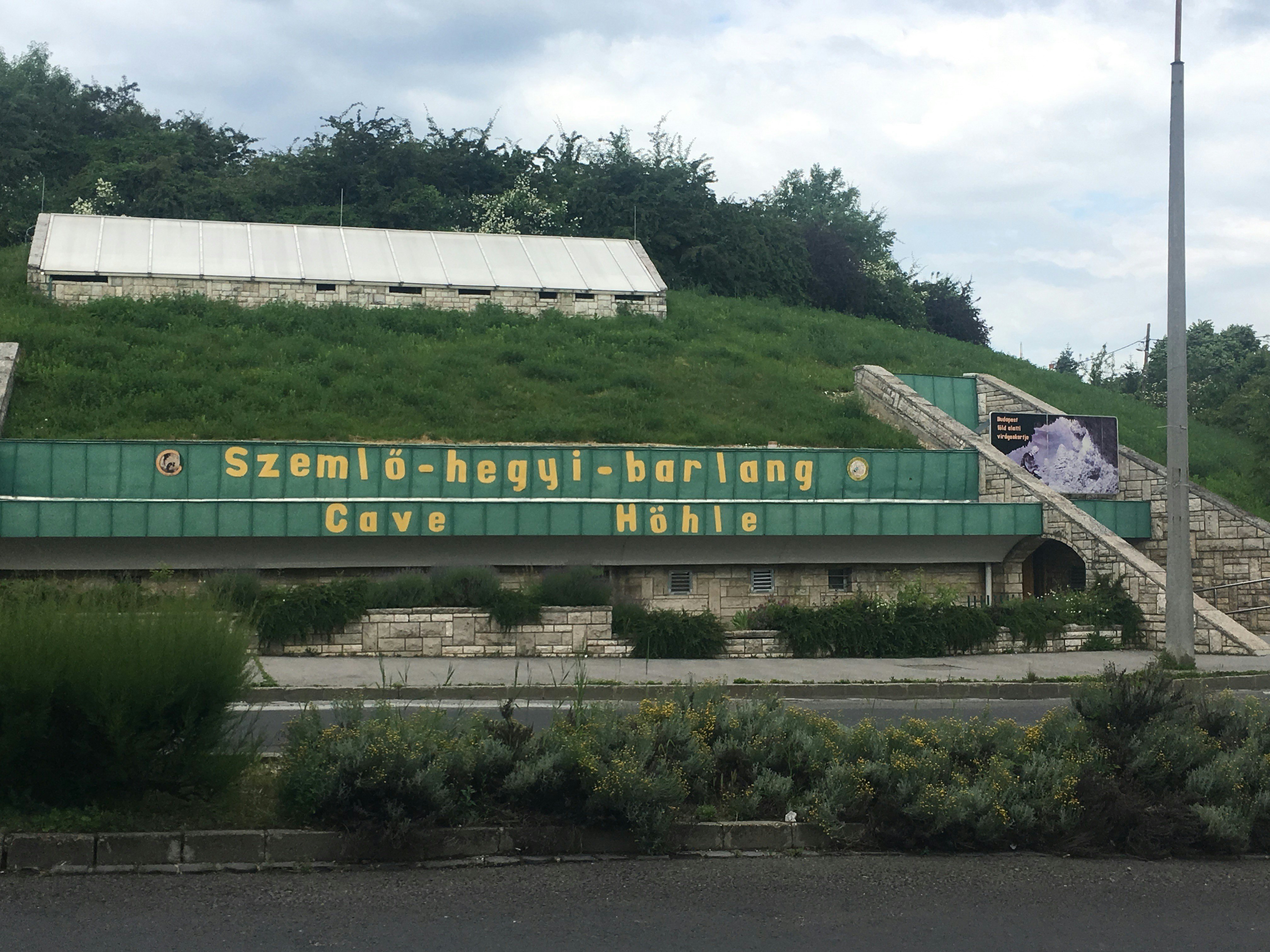 Szemlőhegy Cave