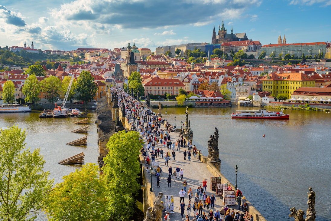 The Charles Bridge of Prague, Czech Republic.
1182432355