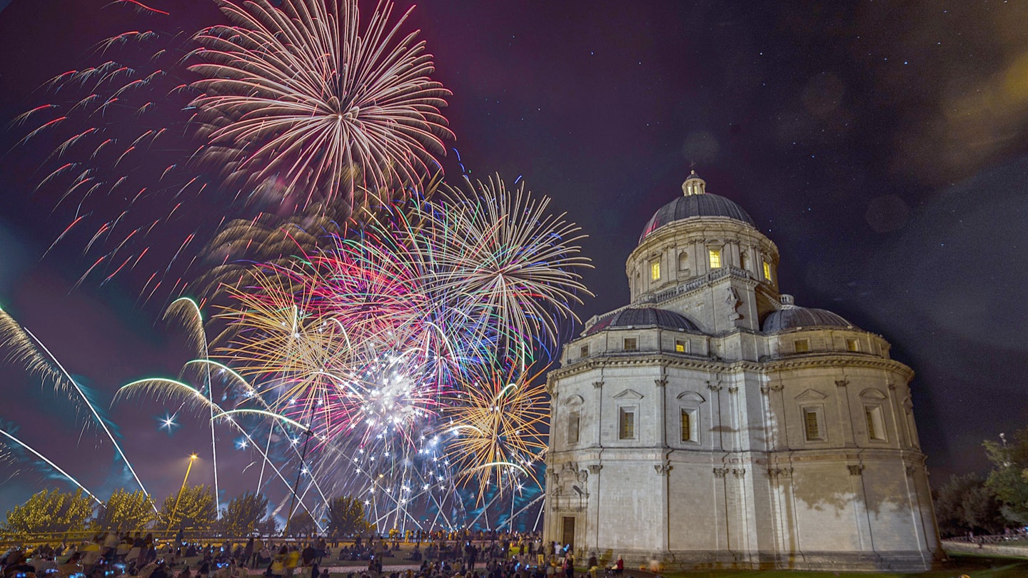 Fireworks at the Temple of Consolation
1770850966